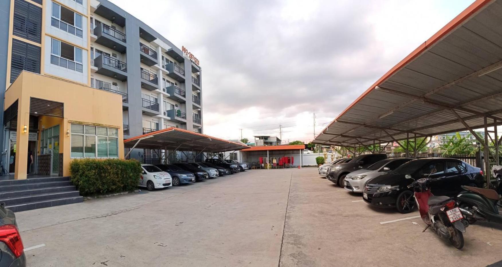 Room 9 Residence (Adults Only) Pluak Daeng Exterior photo