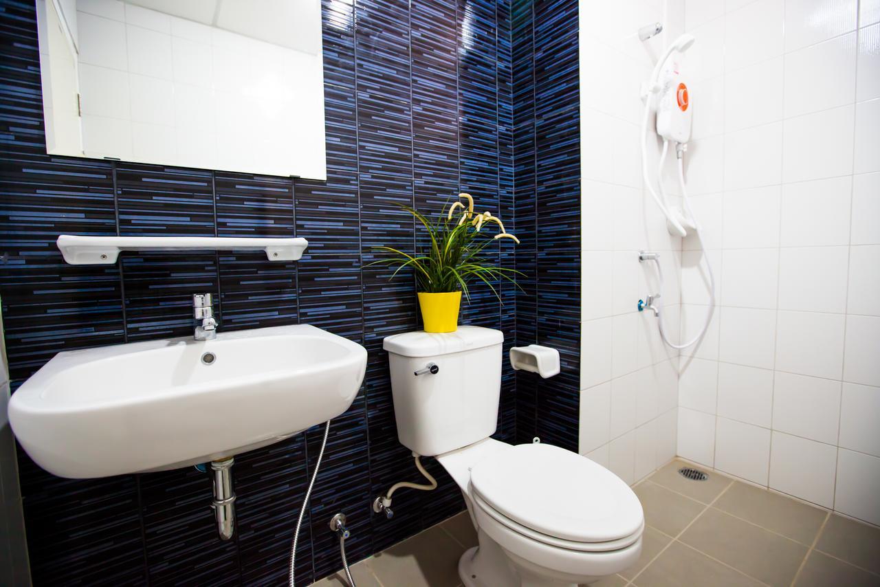 Room 9 Residence (Adults Only) Pluak Daeng Exterior photo